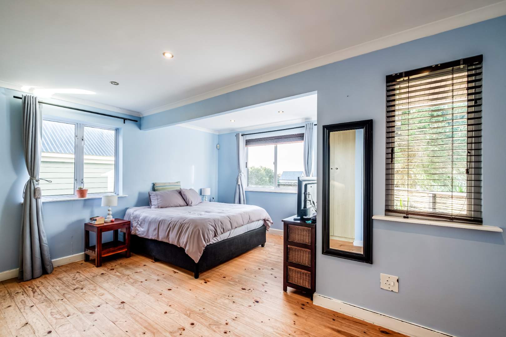 6 Bedroom Property for Sale in Capri Western Cape